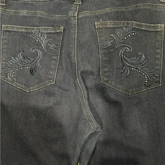 Women’s Lee Classic Fit Navy Blue Denim Jeans with Embroidered Pockets, Size 10. - Picture 13 of 14
